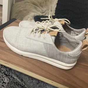 Toms - tennis shoe (with laces) ladies Size 7.5 - light gray